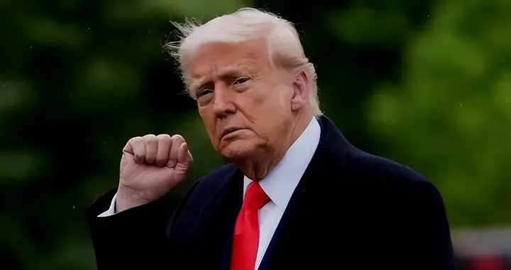 特朗普通报全球，他带领美国赢了中国！话音刚落，中方对美征税