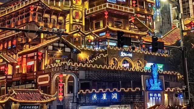 小杨说旅行：四月来重庆这样玩！轻松打卡十