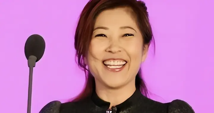 她是中国体坛的“败类”，为圈钱“共侍”二夫，卷走44亿叛逃国外