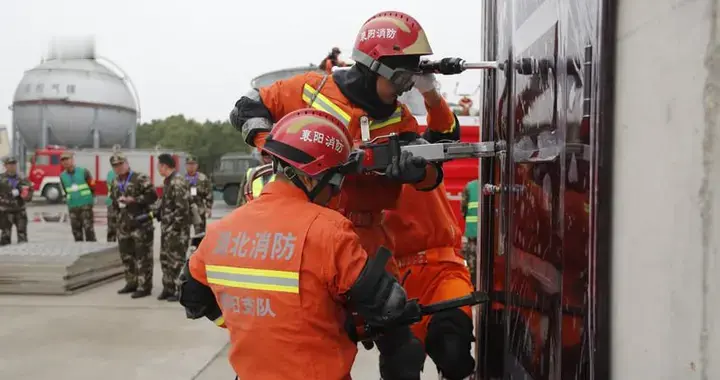 军改后消防员脱下警服脱离武警序列，背后究竟有哪些深层原因？