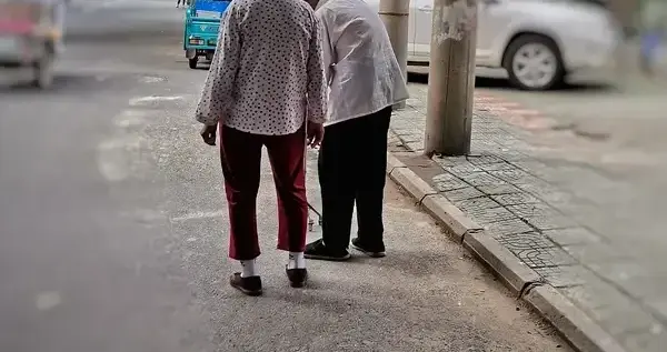 晚年最通透的活法：兜里有钱，身边有伴，无病无灾！