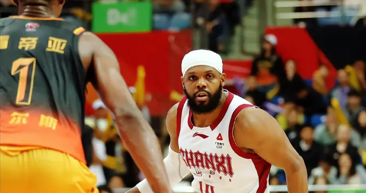 36分11篮板！贾尔斯引领江苏男篮逆袭山西，爆发背后的原因