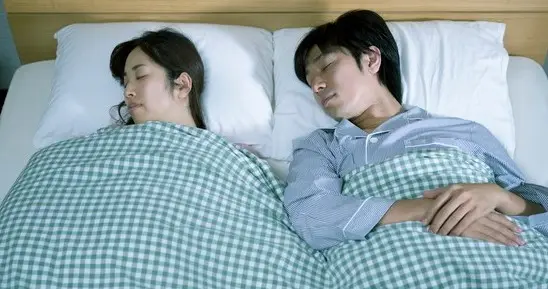 丈夫打鼾她让位主卧，分床5年，她收到丈夫微信：受够了，离婚吧