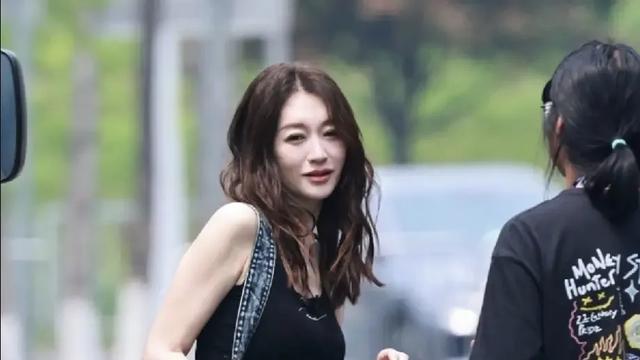 娱乐圈显微镜：快五十岁的李小冉逆生长，大