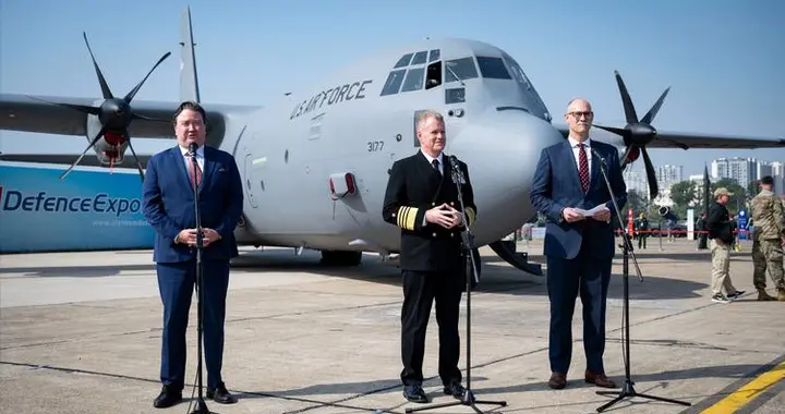 台海枪声一响，首个输家出现，美军司令部将降级，特朗普准备签字