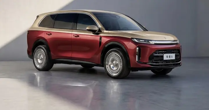 五菱冲高端之作！华境S实车到店，配华为全家桶