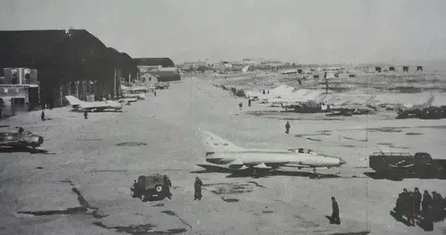 挑战九天：人民军队米格21F13及歼7基本型战斗机的引进及生产