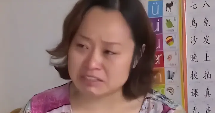 女子赌博一夜输光 245 万，丈夫只是问了一句，她抄起菜刀追着砍