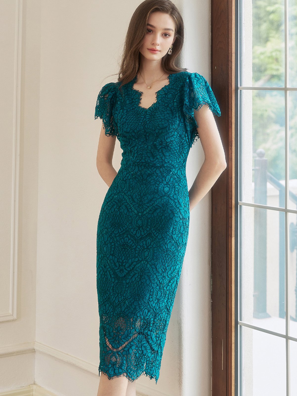 优雅蕾丝连衣裙,穿出你的万种风情