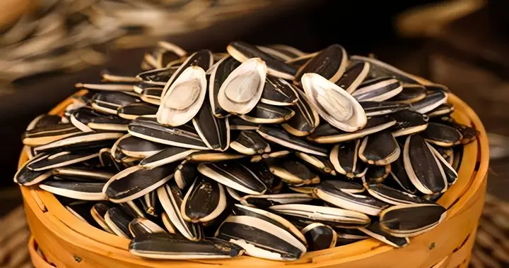 瓜子被点名！医生提醒：甲状腺患者常吃瓜子，立刻或迎来这些后果