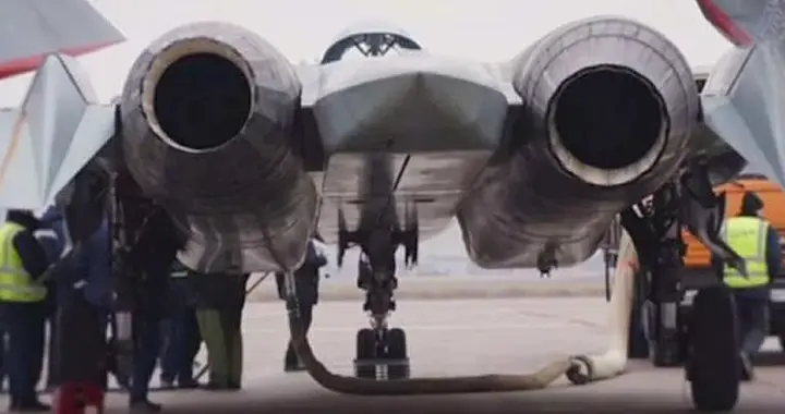 苏57首装“第五代发动机”，推力弱于涡扇15，却有“歪嘴”绝活