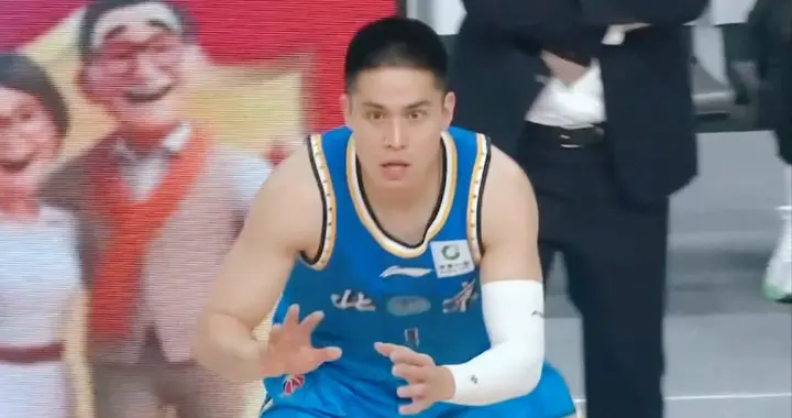 火药味拉满！杨鸣连吃两 T 驱逐离场 陈盈骏火力全开助北京3连胜登顶