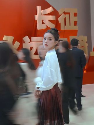 来重走一次两万五千里的路吧，看看如今的山河壮阔多么不易。