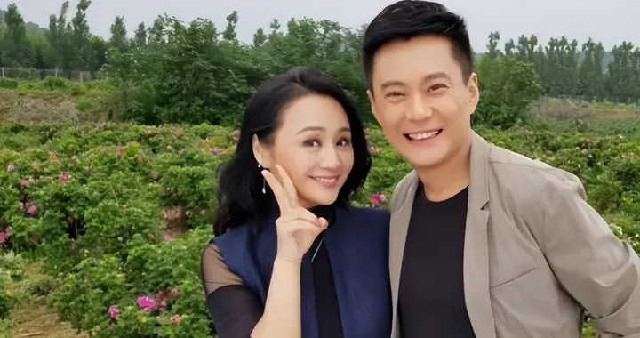 王斑后来才明白，患胃癌的妻子曹颖，早给自己留了一张"好牌"