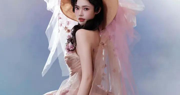 林允粉红油画少女