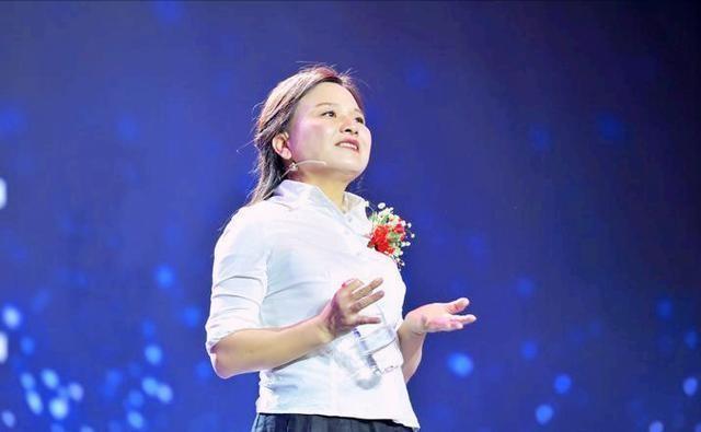 给美国捐96亿，却不给中国员工发工资，中国女“首善”面目被曝光