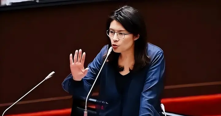 郑丽文首站来南京，上航班前，大陆官宣统一后规划，两岸共修高铁