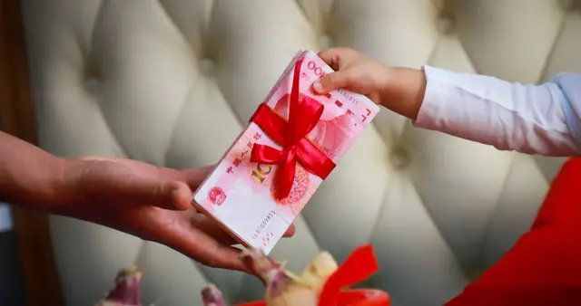 亲戚开口借十万养老钱，我拒绝之后，全家都说我不近人情