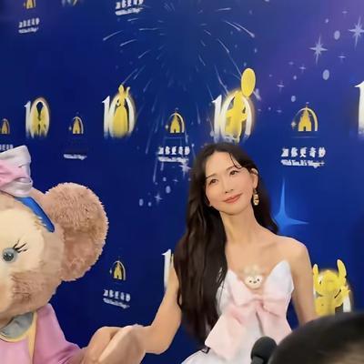 优优时尚穿搭：6月15日，林志玲亮相上海