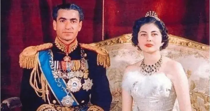 伊朗美艳王后：19岁入宫，国王每天送珠宝视为最爱，7年无子被弃