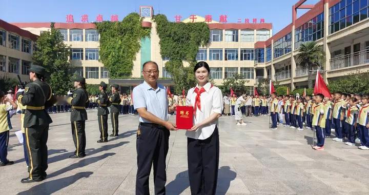 菏泽医专临床医学系教师高颜受聘牡丹区第二小学校外辅导员