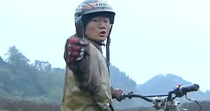 清明，请张雪为张雪峰点一炷香