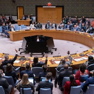 探修説：火烧眉毛之际，中俄替伊朗挡住了背