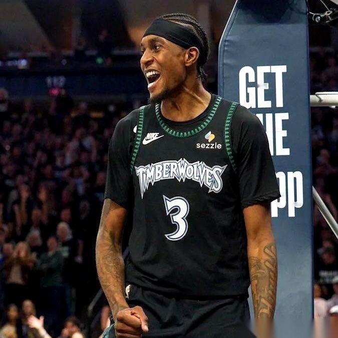 NBA季后赛，森林狼和掘金的第六场比赛，爆出大冷门。 森林狼在后场几乎...
