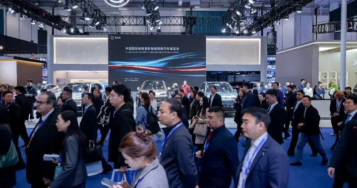 赛力斯亮相2026世界智能网联汽车大会 展示高端化成果与创新技术