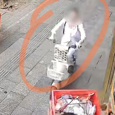 月亮不会奔向你：惊险！ 骑电动车别再逆行