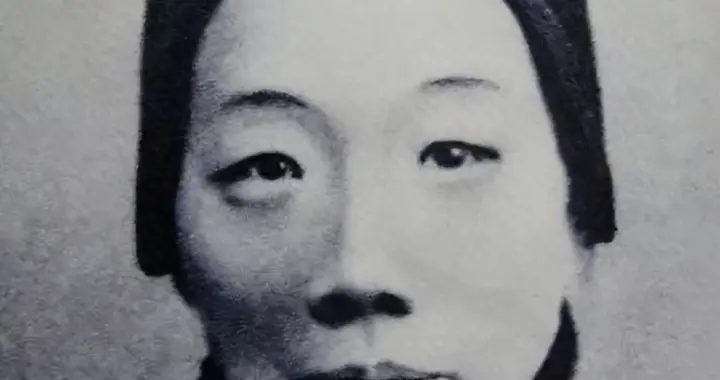 周作人很反常的一点，就是但凡提到亲妈鲁瑞，皆喊“鲁迅的母亲”