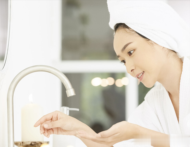 “反向洗澡”不可取，奉劝爱干净的人，尽量远离洗澡时的3个误区