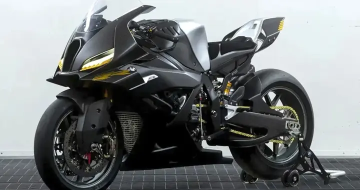 新款 S1000RR 将搭载230匹WSBK赛用发动机，鲶鱼头外观太凶悍！