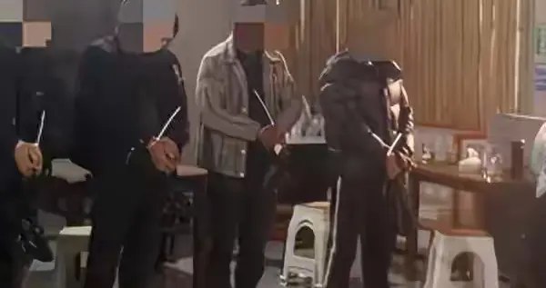 按摩店和茶楼内卖淫嫖娼，农庄里赌博！四川10人落网！