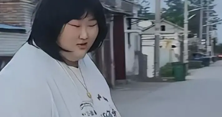 大衣哥女儿朱雪梅婚后生活曝光！不上班不操心，身材依旧圆润