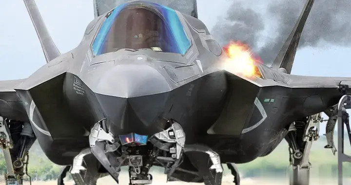 美国收钱8年，不给日本交付导弹，F-35面对歼-20和歼-35靠撞击？