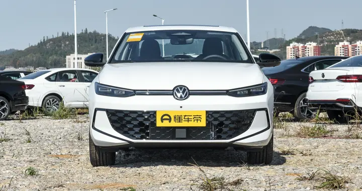 朗逸PRO上市，8.88万起，四轮独悬+智能座舱，家轿市场要变天了