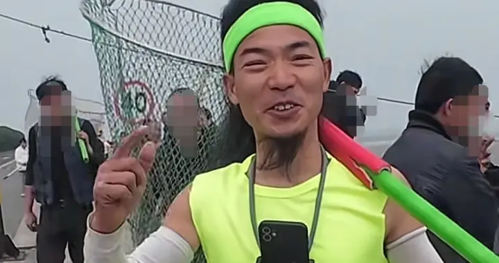网红“钱塘江道长”去世，抢潮头鱼被冲走，遗体已找到，不会游泳