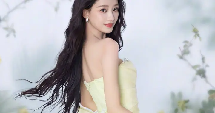 孙怡淡黄礼服宛如春日精灵