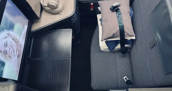 全日空The Room商务舱评测：万米高空的双人床，凭什么碾压对手？
