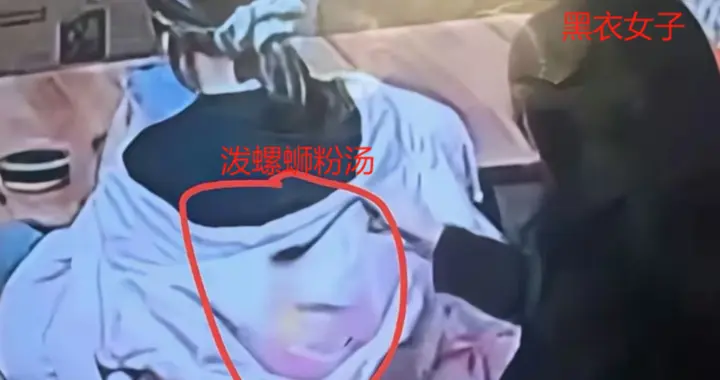 太丢人了！这跟脱光了裸奔有啥区别，黑衣女子已社死