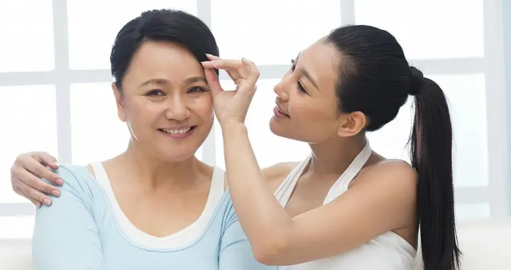 儿媳妇让我体验一下做亲妈的感觉后，我立刻释然了:还是做婆婆好