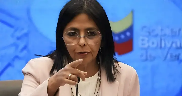 向特朗普摊牌！委代总统撕下面具，亲率几十万大军，决意硬刚美国