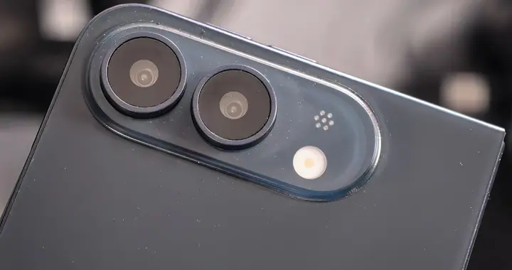 对标三星折叠屏！苹果首款折叠 iPhone Ultra 机模曝光
