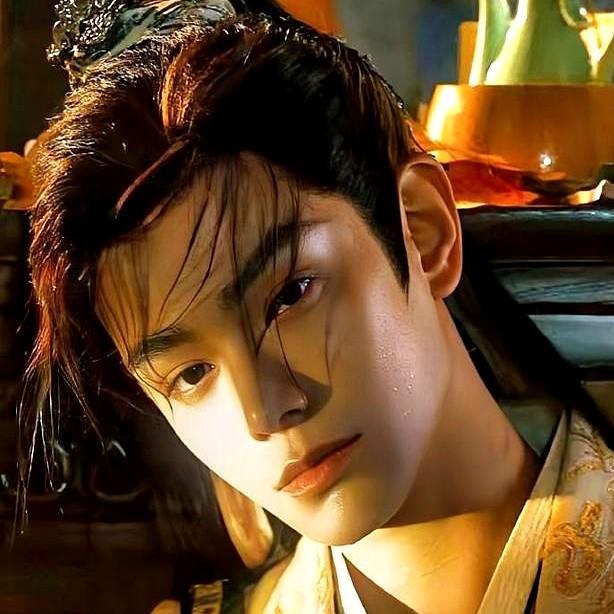 曹骏一出手，全网都闭嘴了。 真功夫不用替身，眼神能杀人，戏份却少得像打...