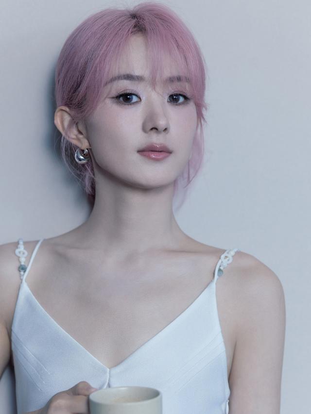 赵丽颖粉发白裙新造型，少女感满满