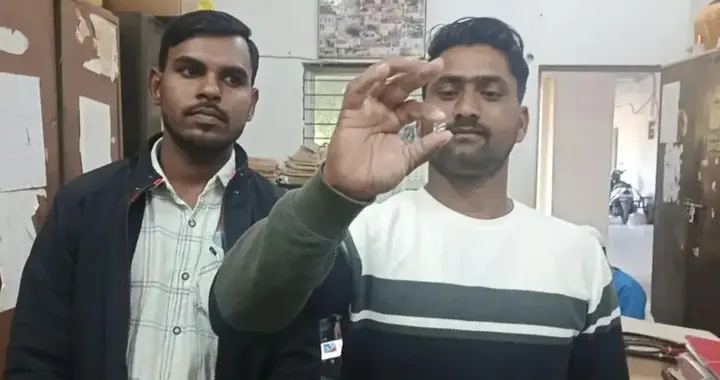 印度穷小伙土堆中捡到宝，全球最大天然绿钻，欲卖钱给姐妹办婚礼