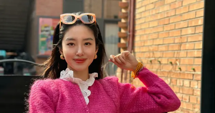 杨采钰墨镜造型合辑