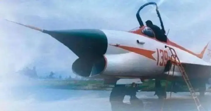 歼-7FS：被称为“完全体歼7”的准三代机，为何最终未能量产？