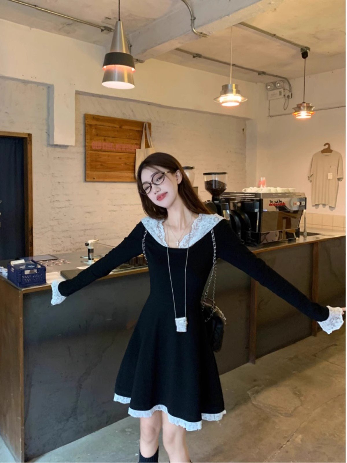 设计感蕾丝拼接连帽针织连衣裙女秋季内搭